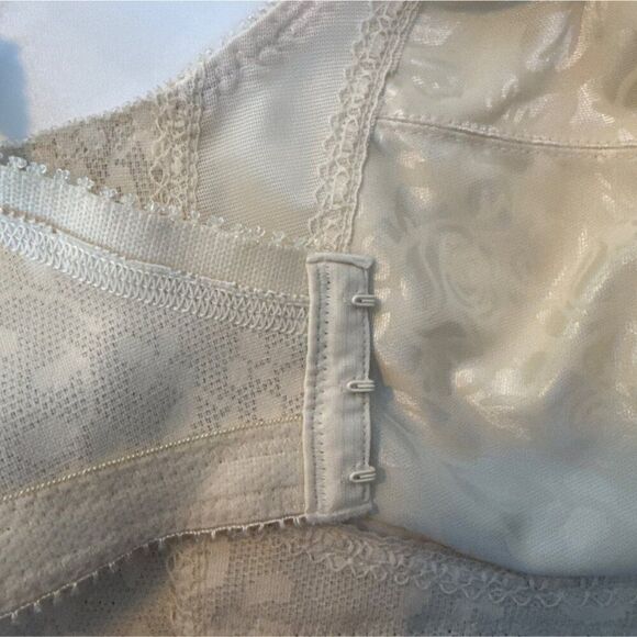 Playtex Womens Floral Soft Cup Bra 38C Beige Full Coverage Non-Wired Adjustable - Picture 7 of 7